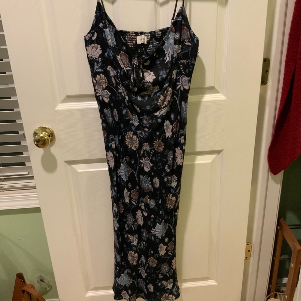 Aritizia Dress. Size 8. Never Worn, Too Big.